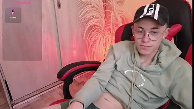 Elian Cooper online show from February 2025 01:28:01 PM