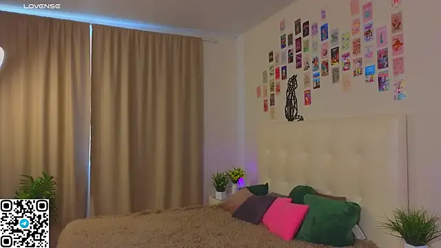 Snapshot of oliviabr0wn0 chatting on October 2025 02:14:02 AM oliviabr0wn0 online show from October 2025 02:14:02 AM