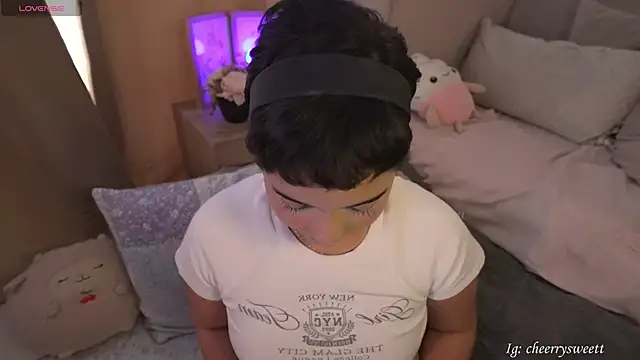 Cheerrysweett online show from March 2026 06:36:02 PM