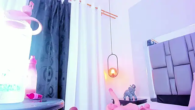 Emily Gil1 online show from February 2025 04:45:02 PM