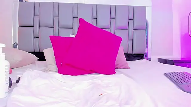 Emily Gil1 online show from February 2025 04:43:02 PM