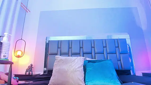 Emily Gil1 online show from March 2025 12:50:02 PM