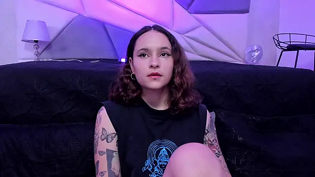 AnnyThompson  online show from December 2024 09:11:01 PM
