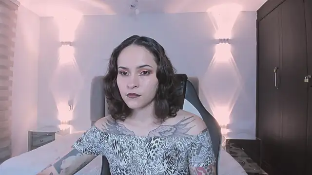 AnnyThompson  online show from January 2026 09:17:01 PM