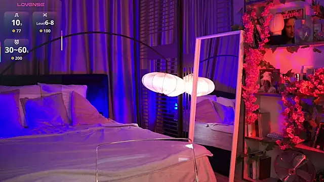 Snapshot of LunaNight chatting on October 2025 09:15:01 PM LunaNight online show from October 2025 09:15:01 PM