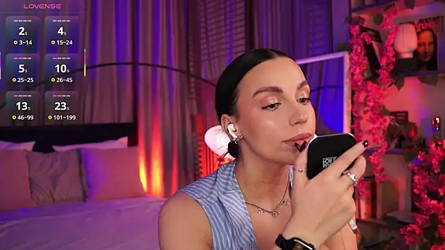 Snapshot of LunaNight chatting on October 2025 08:26:01 PM LunaNight online show from October 2025 08:26:01 PM