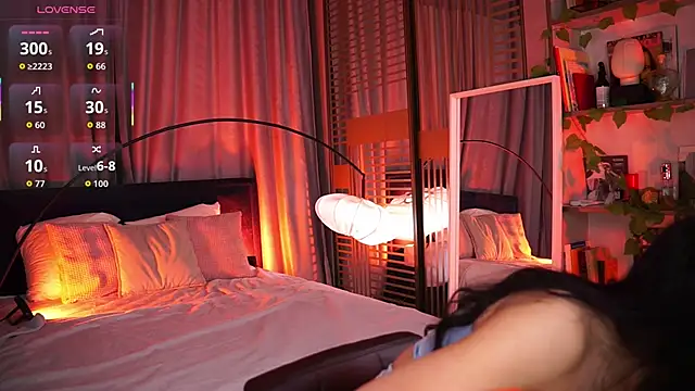 Snapshot of LunaNight chatting on November 2025 08:40:02 PM LunaNight online show from November 2025 08:40:02 PM