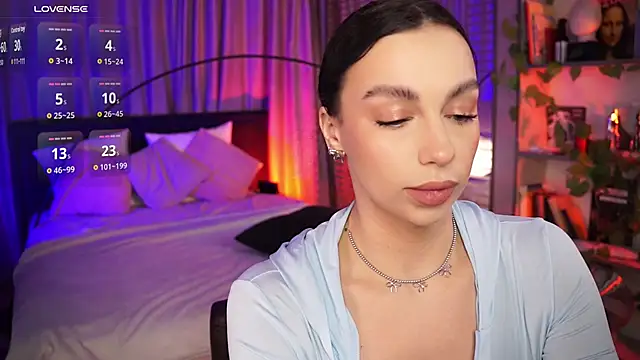 Snapshot of LunaNight chatting on December 2025 08:37:02 PM LunaNight online show from December 2025 08:37:02 PM