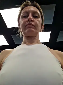 Miss    Mia  online show from December 2025 12:01:02 PM