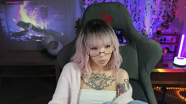 Kerry Kirk online show from April 2026 09:39:33 PM