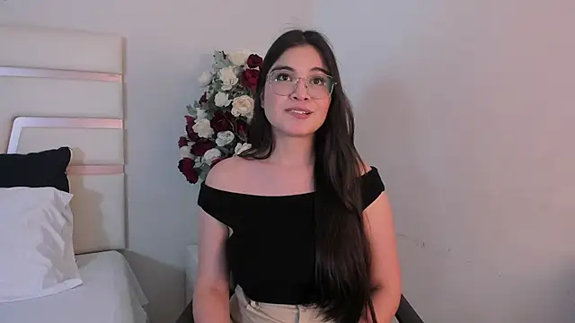 Snapshot of CamilaSofiia chatting on January 2025 08:06:02 PM CamilaSofiia online show from January 2025 08:06:02 PM