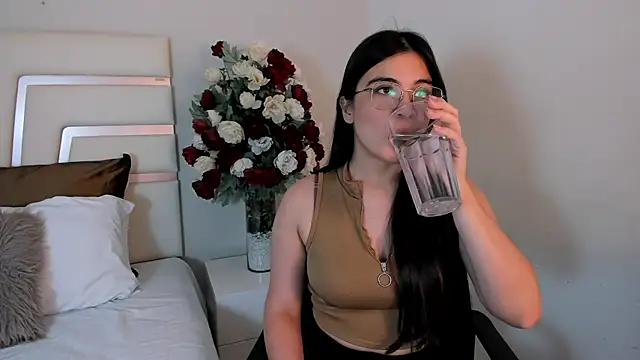 Snapshot of CamilaSofiia chatting on February 2025 07:48:02 PM CamilaSofiia online show from February 2025 07:48:02 PM