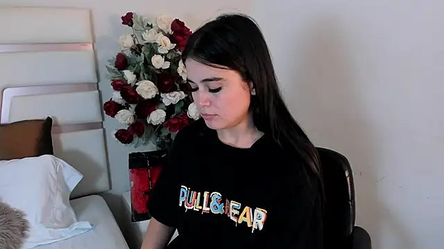 Snapshot of CamilaSofiia chatting on March 2025 01:43:02 AM CamilaSofiia online show from March 2025 01:43:02 AM