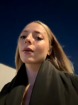 Snapshot of LoraaDoll chatting on October 2025 03:53:01 PM LoraaDoll online show from October 2025 03:53:01 PM