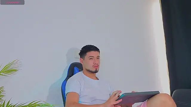 EdwardRoss  online show from October 2025 08:48:02 PM