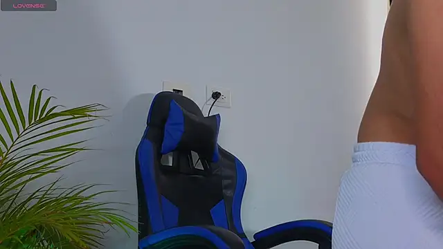 EdwardRoss  online show from November 2025 08:00:01 PM