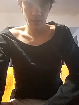 LYZBORNHD online show from October 2025 09:48:01 PM