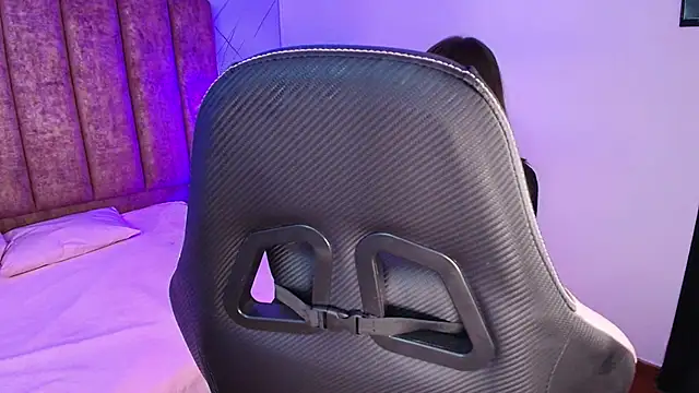 Fluffy Bubble21 online show from November 2025 04:27:01 AM