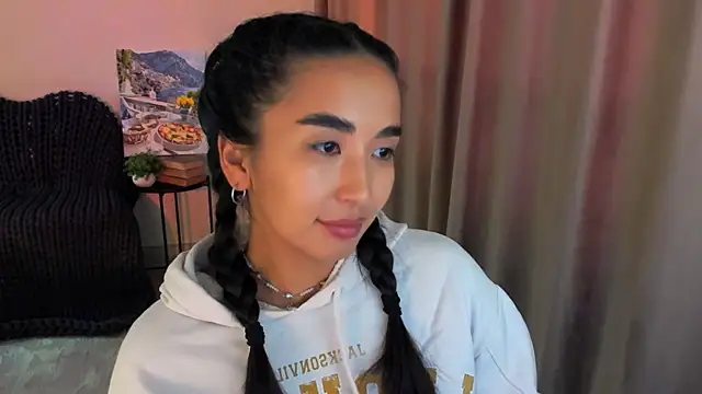 Snapshot of worldofkim chatting on March 2025 01:07:02 PM worldofkim online show from March 2025 01:07:02 PM