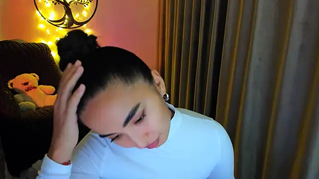 worldofkim online show from November 2025 03:25:01 PM