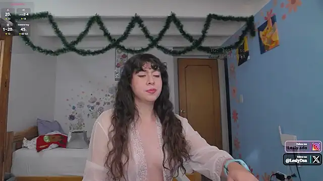 leslyyu online show from December 2025 08:29:01 PM