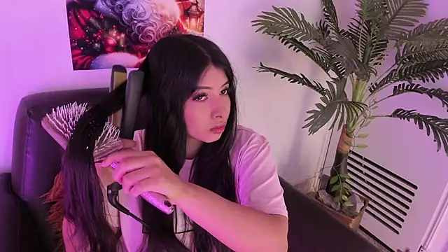 Miia Thompsonn online show from December 2024 03:20:01 AM