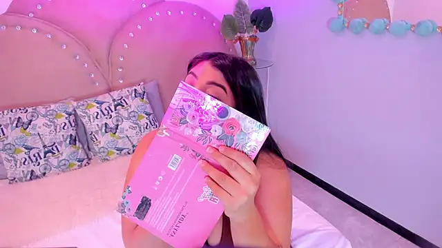 Miia Thompsonn online show from February 2026 03:33:01 AM