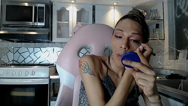 cristinaa oz online show from February 2026 07:10:02 PM