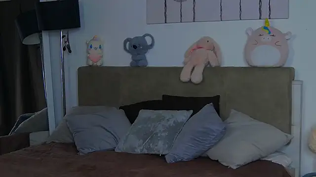 CassKiera online show from November 2025 06:12:01 AM