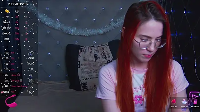 Snapshot of EmilyKents chatting on December 2024 10:53:02 AM EmilyKents online show from December 2024 10:53:02 AM