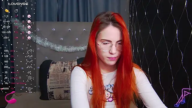 Snapshot of EmilyKents chatting on December 2024 01:49:01 AM EmilyKents online show from December 2024 01:49:01 AM