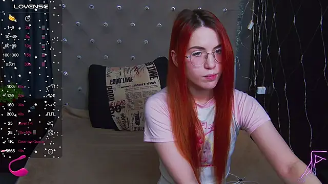 Snapshot of EmilyKents chatting on January 2025 04:44:01 AM EmilyKents online show from January 2025 04:44:01 AM