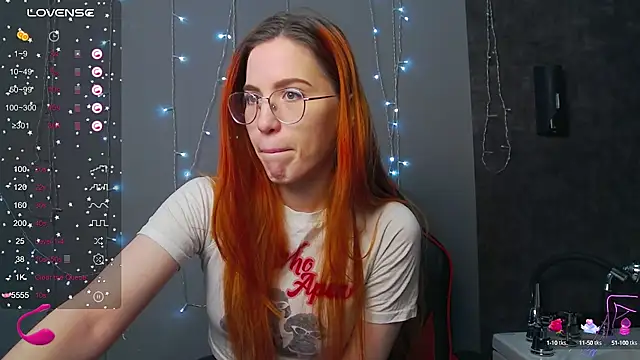 Snapshot of EmilyKents chatting on January 2025 01:48:01 AM EmilyKents online show from January 2025 01:48:01 AM