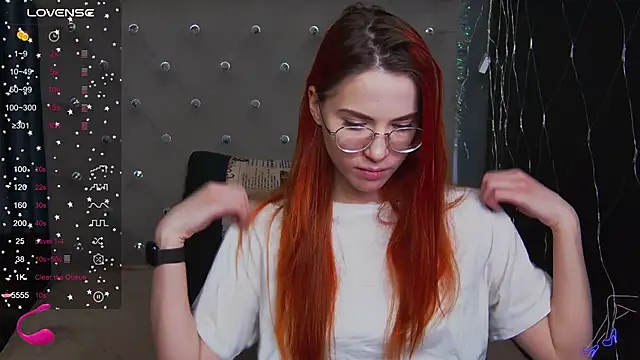 Snapshot of EmilyKents chatting on January 2025 01:25:02 AM EmilyKents online show from January 2025 01:25:02 AM