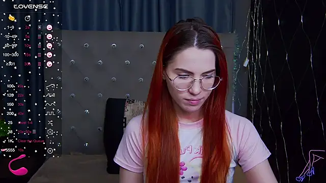 Snapshot of EmilyKents chatting on January 2025 01:41:01 AM EmilyKents online show from January 2025 01:41:01 AM