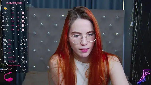 Snapshot of EmilyKents chatting on January 2025 06:02:01 AM EmilyKents online show from January 2025 06:02:01 AM