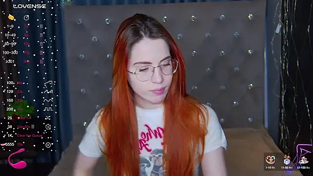 Snapshot of EmilyKents chatting on February 2025 01:41:01 AM EmilyKents online show from February 2025 01:41:01 AM