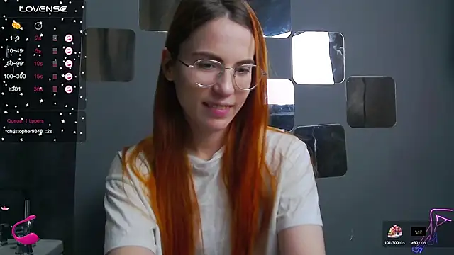Snapshot of EmilyKents chatting on February 2025 04:32:02 AM EmilyKents online show from February 2025 04:32:02 AM