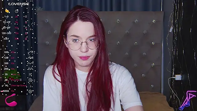 Snapshot of EmilyKents chatting on February 2025 05:09:02 AM EmilyKents online show from February 2025 05:09:02 AM
