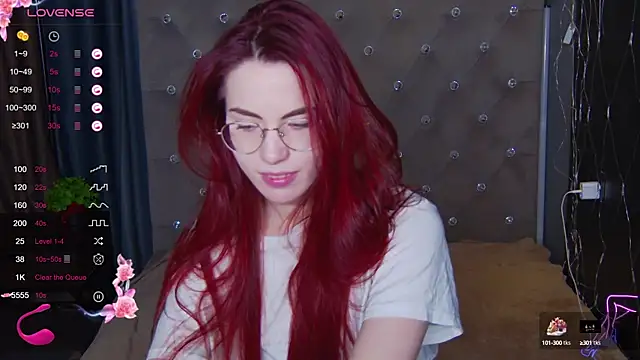 Snapshot of EmilyKents chatting on February 2025 04:41:02 AM EmilyKents online show from February 2025 04:41:02 AM