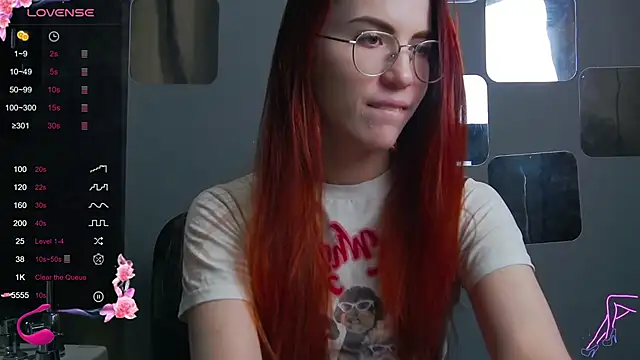 Snapshot of EmilyKents chatting on March 2025 04:32:01 AM EmilyKents online show from March 2025 04:32:01 AM