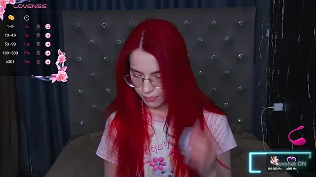 Snapshot of EmilyKents chatting on September 2025 01:51:02 AM EmilyKents online show from September 2025 01:51:02 AM