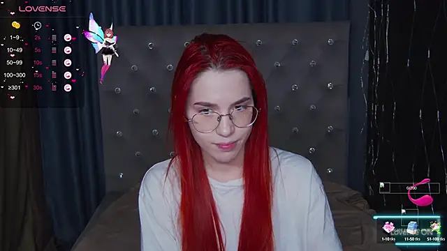 Snapshot of EmilyKents chatting on October 2025 01:28:01 AM EmilyKents online show from October 2025 01:28:01 AM