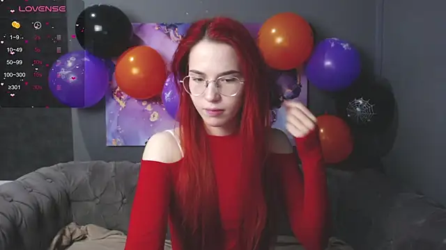 Snapshot of EmilyKents chatting on October 2025 01:39:03 AM EmilyKents online show from October 2025 01:39:03 AM