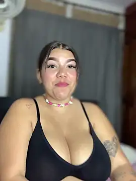 Snapshot of Michellesexxy chatting on December 2024 06:33:02 AM Michellesexxy online show from December 2024 06:33:02 AM