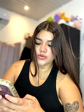 Snapshot of Michellesexxy chatting on October 2025 07:37:01 PM Michellesexxy online show from October 2025 07:37:01 PM