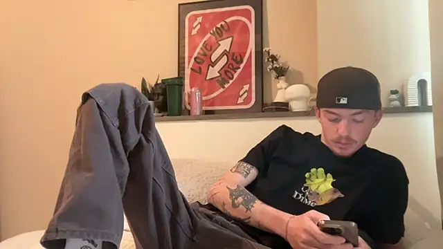 Snapshot of younghungginger chatting on December 2024 08:05:01 PM younghungginger online show from December 2024 08:05:01 PM