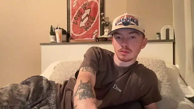 Snapshot of younghungginger chatting on January 2025 03:16:01 AM younghungginger online show from January 2025 03:16:01 AM