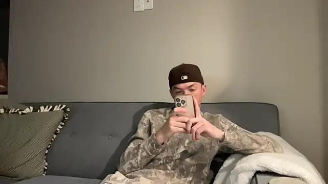 Snapshot of younghungginger chatting on November 2025 12:49:01 AM younghungginger online show from November 2025 12:49:01 AM