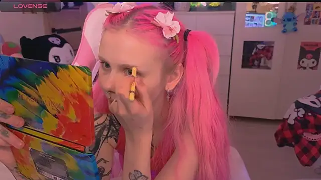 Britney Lynch online show from October 2025 10:33:02 AM